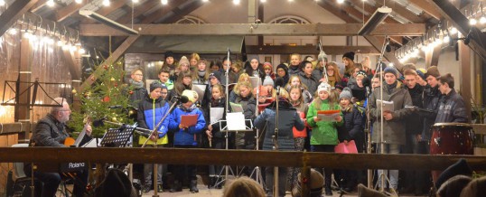 Unser Chor auf dem Schwarzenberger Weihnachtsmarkt