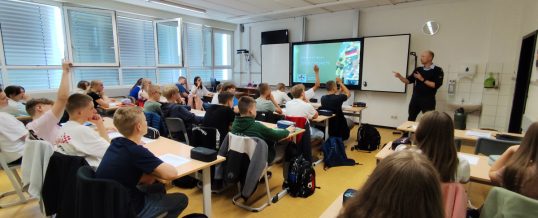 Ein Jugendoffizier zu Gast in der 8b